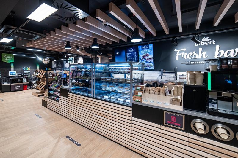 Albert otevřel novou prodejnu ve Vršovicích a má také Fresh bar