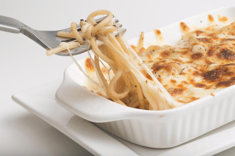 Kuřecí špagety: Vyzkoušejte tento recept a objevte neotřelou kombinaci chutí sýra a rajčat
