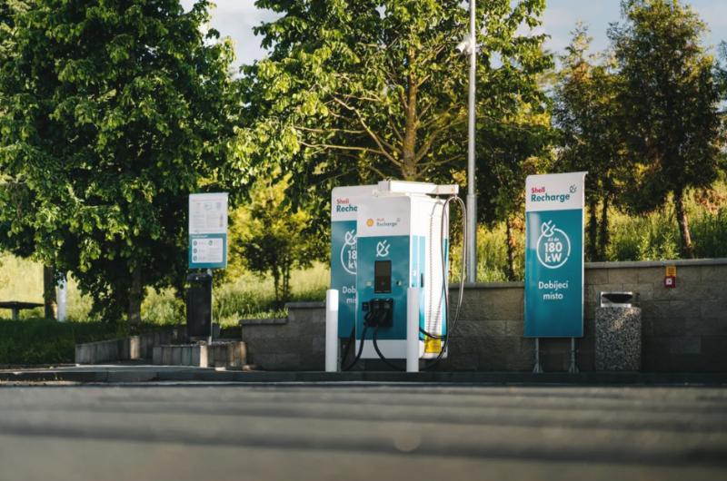 BILLA a Shell spojují síly pro rozvoj elektromobility v Česku