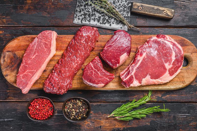 Proč steak ztrácí červenou barvu a i přesto je bezpečné ho jíst, když zešedne?