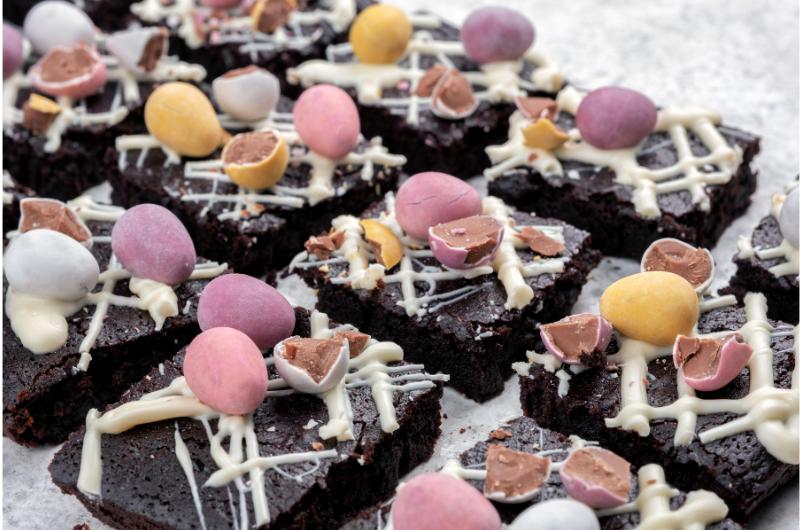 Nejrychlejší velikonoční dezert: Brownies s čokoládovými vajíčky bez stresu
