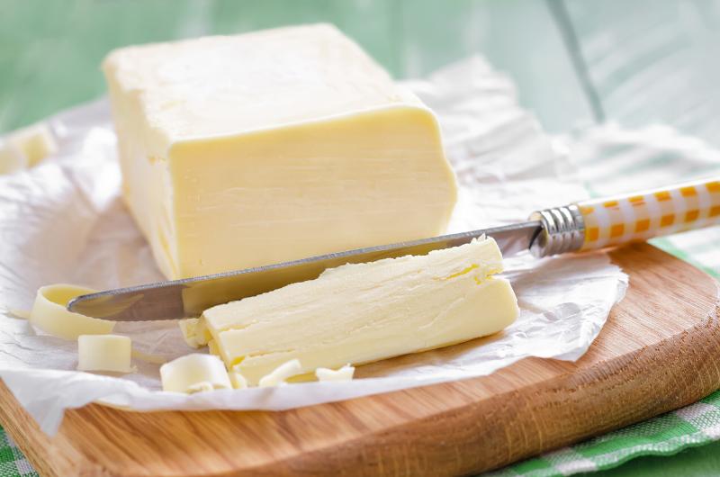 Jak si doma vyrobit poctivé máslo? Stačí smetana, trpělivost a 15 minut