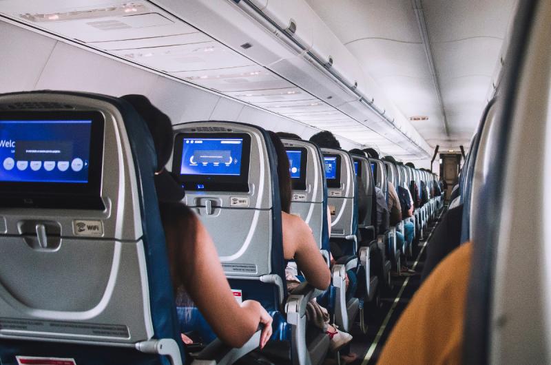 Nečekaně špinavá místa v letadle: Bývalá letuška varuje, co rozhodně nepodceňovat