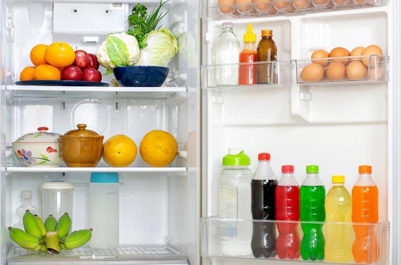 Nepříjemný zápach z lednice? Stačí dvě levné suroviny a zmizí přes noc