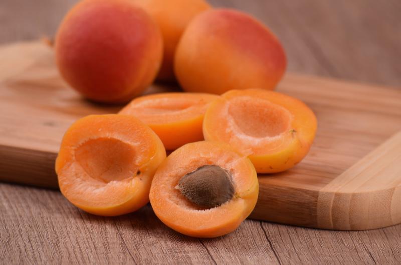 Jíte meruňková jádra? Stačí pár kousků a riskujete vážnou otravu