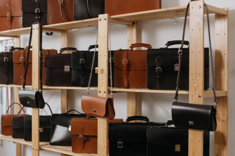 Pravda o nápisech na kožených výrobcích: Poznáte, kdy jde o kvalitu a kdy jen o trik?