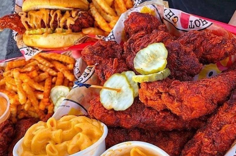 Virální fastfood z USA míří do Česka: Extra pálivé kuře, které dobývá svět!