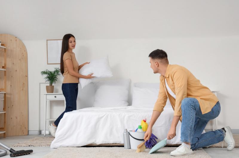 Tyto místa v ložnici musíte vyčistit ještě před zimou! Skrývá se v nich plíseň a neviditelné toxiny