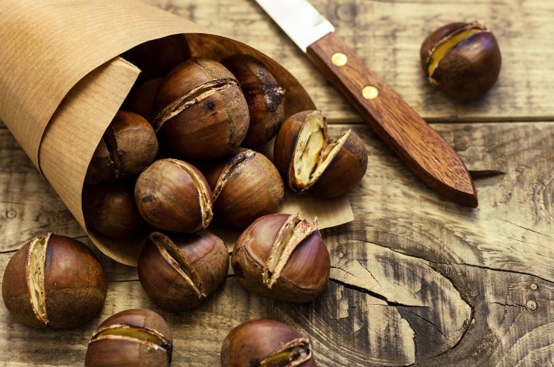 Tajemství dokonalých pečených kaštanů: Jak je upéct, aby byly měkké a šly snadno oloupat