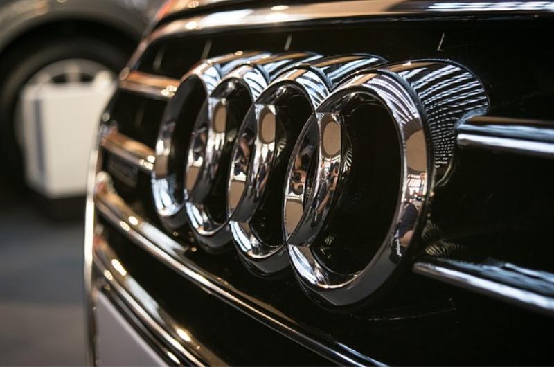 Čtyři kruhy, čtyři příběhy: Co představuje slavné logo Audi?