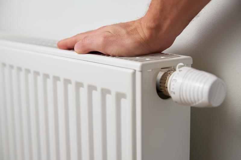 Topíte naplno, ale doma je pořád zima? Tohle dělá špatně většina českých domácností