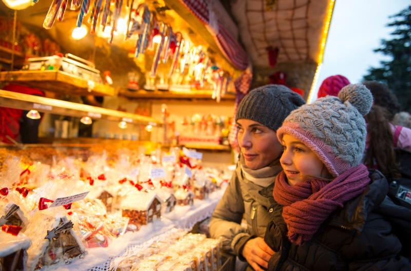 Adventní trhy 2025 od Prahy po Budapešť: Kde vás letos čekají nejkrásnější vánoční trhy?