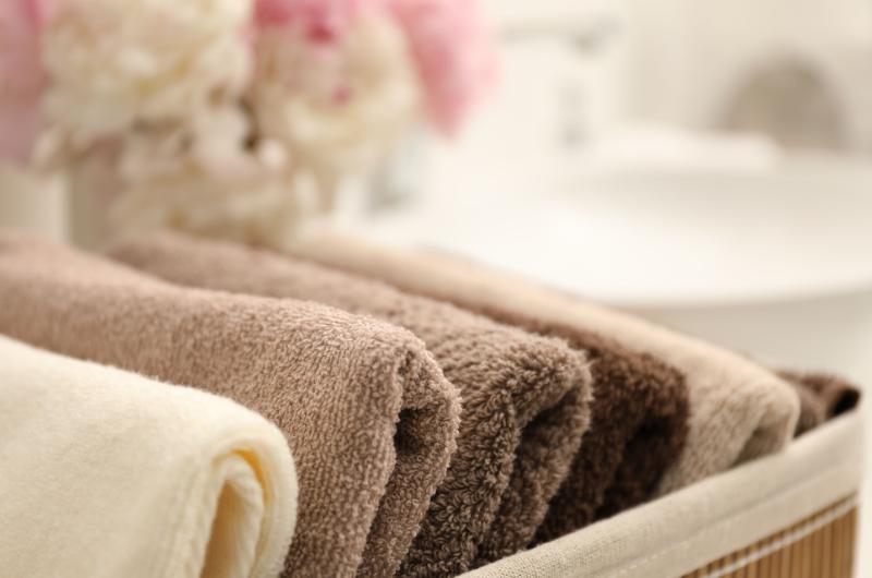 Ručníky jako z luxusního hotelu: Tento trik s obyčejnou věcí z kuchyně vám změní praní navždy