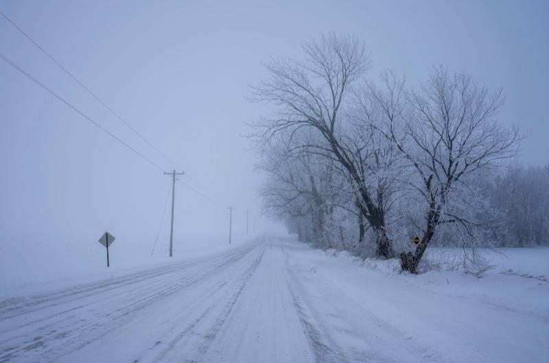 Česko sevře mráz a zasype sníh. Meteorologové varují před nejhorším ránem týdne