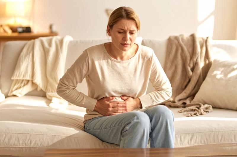 Bolest břicha a ztráta chuti k jídlu: Nenápadné příznaky, které tělo vysílá z vážného důvodu