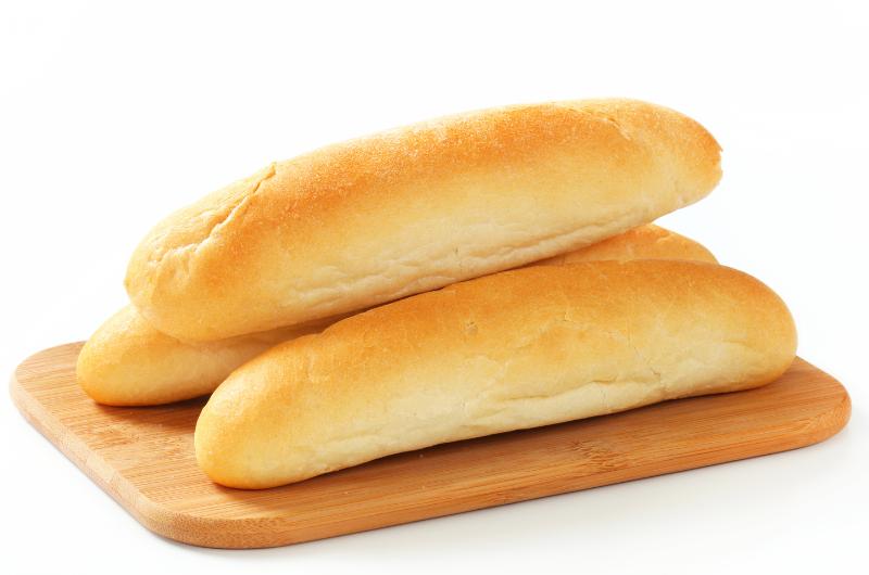 Bez droždí, bez čekání a přesto křupavé. Domácí rohlíky, které zvládne každý