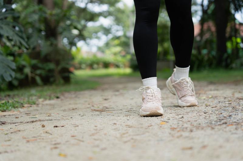 Kolik kroků denně skutečně stačí ke zdravějšímu životu? Nová studie bourá mýtus 10 000