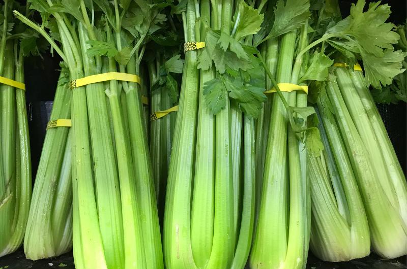 Nejvíc podceňovaná zelenina v české kuchyni. Má pár kalorií, spoustu vlákniny a umí víc, než si myslíte