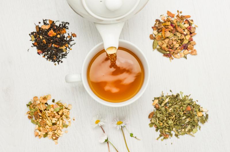 Nutricionisté odhalují, který čaj je nejlepší alternativou ke kávě, když potřebujete energii