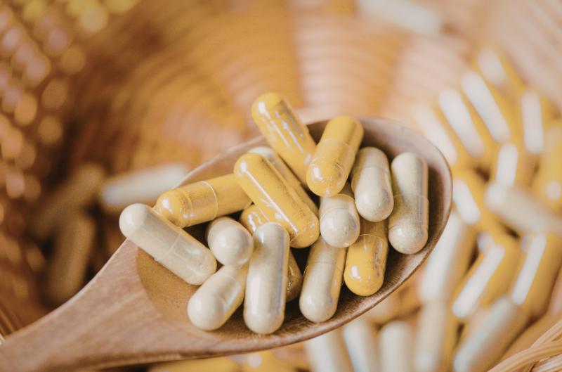 Silné kosti bez doplňků? Těchto 5 jednoduchých návyků může pomoci víc, než si myslíte