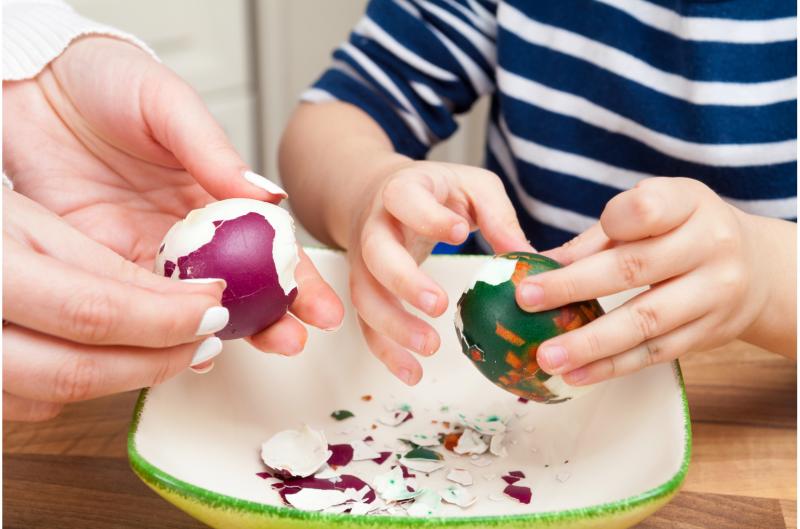 Jak uvařit velikonoční vejce natvrdo, aby šla snadno loupat i po koledě