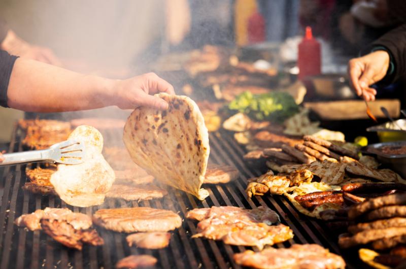 Metro Street Food Festival 2026 ovládne Prahu: Černý Most zaplní vůně světové kuchyně