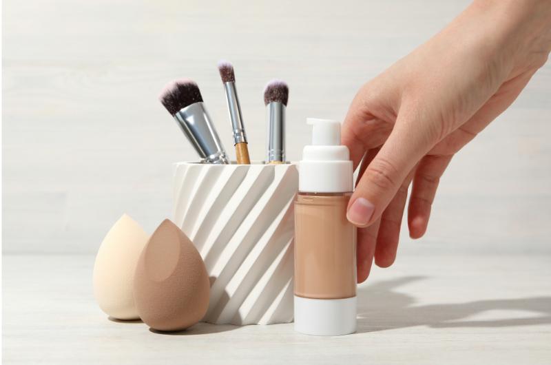 Roztéká se vám v horku make-up? Pravděpodobně děláte hned první krok úplně špatně