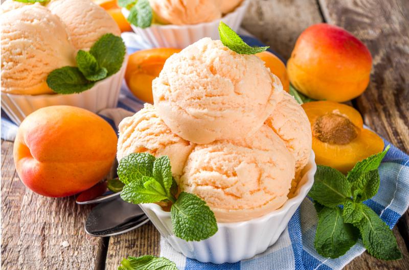 Recept na domácí meruňkovou zmrzlinu: Stačí pár surovin a výsledek vás překvapí jemnou chutí