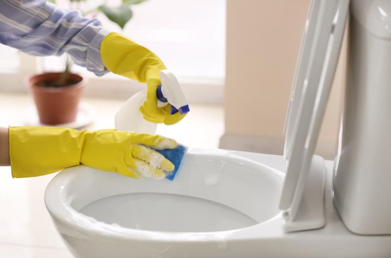 Zápach z toalety nemusí způsobovat samotné WC. Zkontrolujte jedno nenápadné místo