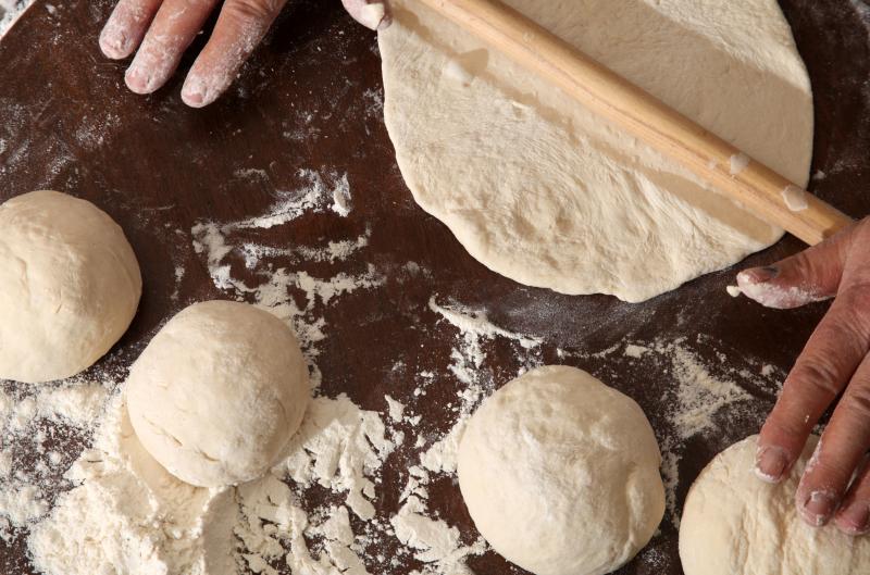 Tvarohové těsto bez kynutí: 3 suroviny stačí na sladké i slané pečení