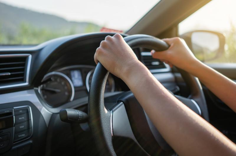 Toto má v autě spousta Čechů. Kvůli nenápadné drobnosti mohou zbytečně zaplatit