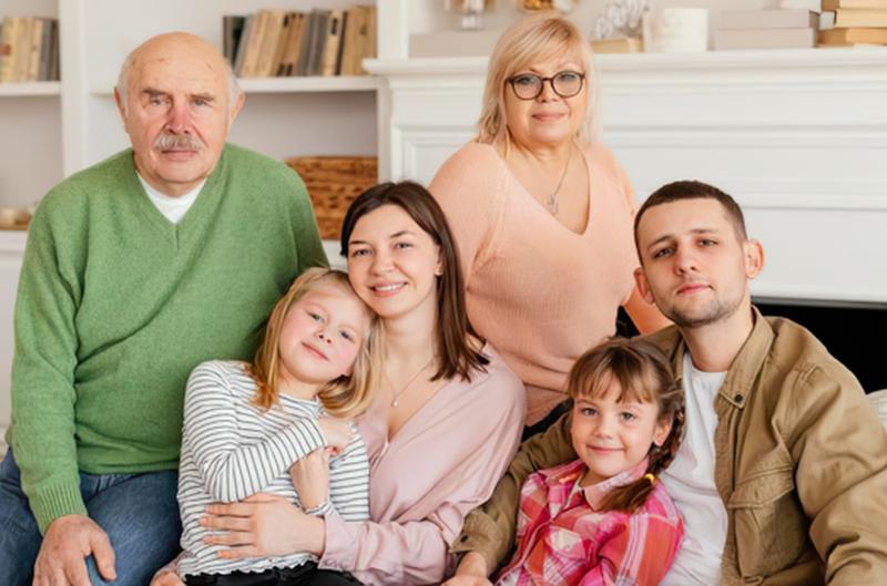 „U mě můžeš.“ Jak řešit prarodiče, kteří dětem dovolují to, co rodiče zakázali