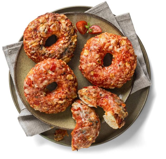 Pizza donut s rajčaty a bazalkou