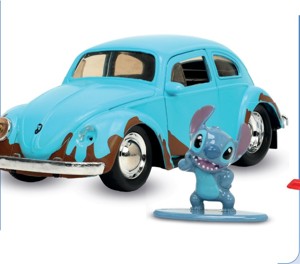 Auto VW Beetle s figurkou