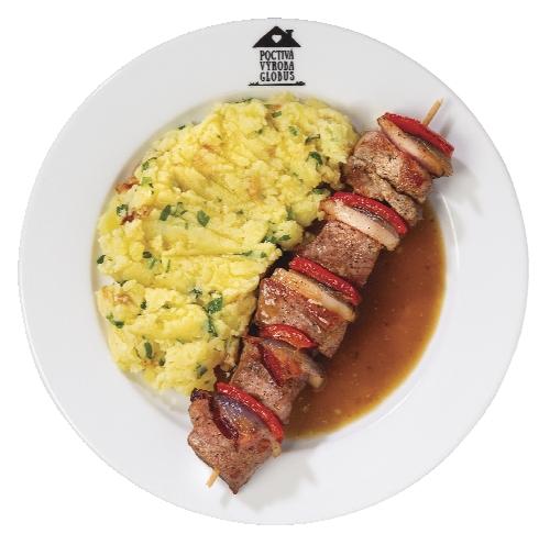 Vepřový špíz se šťouchanými bramborami