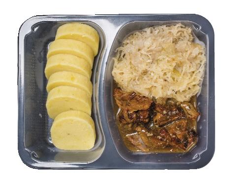 Vepřový vrabec s kysaným zelím a bramborovými knedlíky