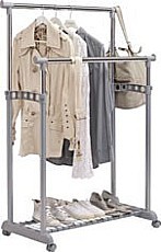 5: Pojízdný šatní stojan