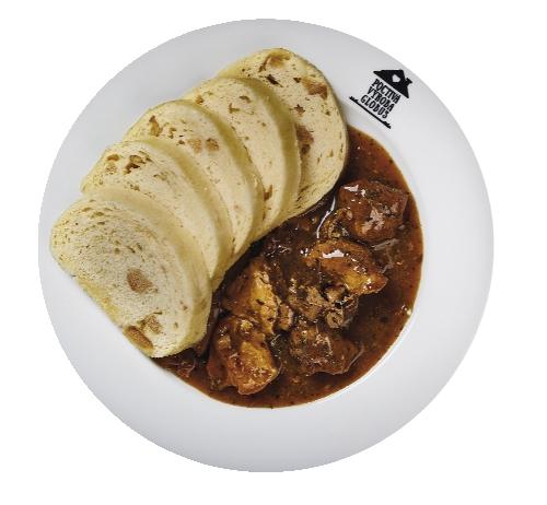 Vepřový guláš s houskovými knedlíky